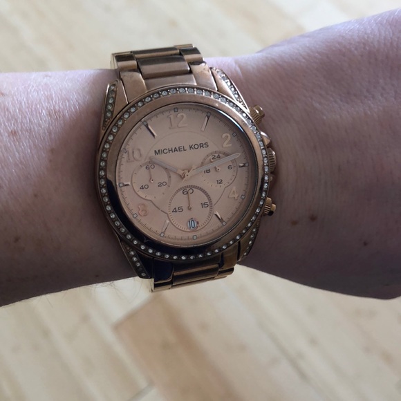 Michael Kors Rose Gold Watch - Picture 3 of 4